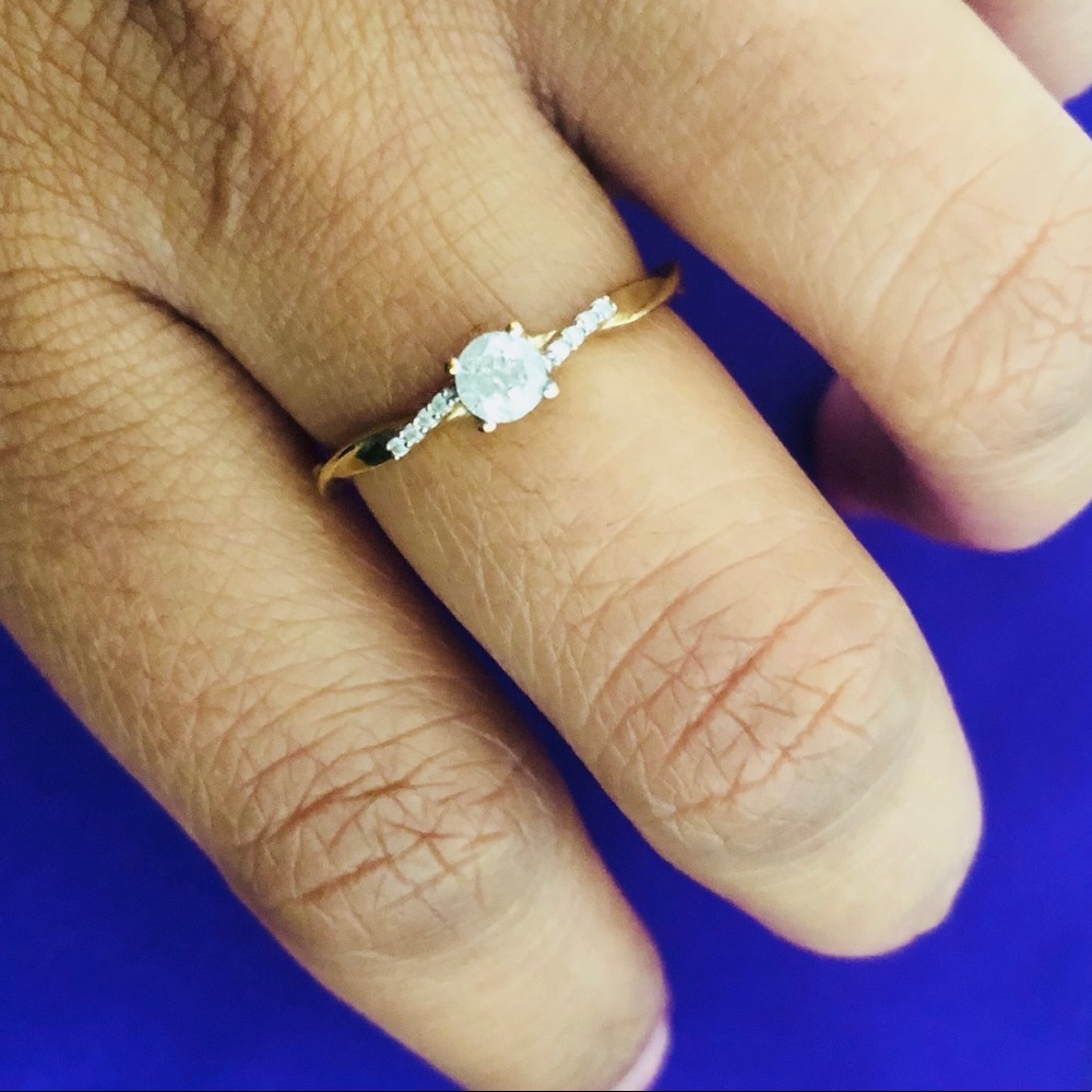 Solitaire diamond ring in 9k yellow gold